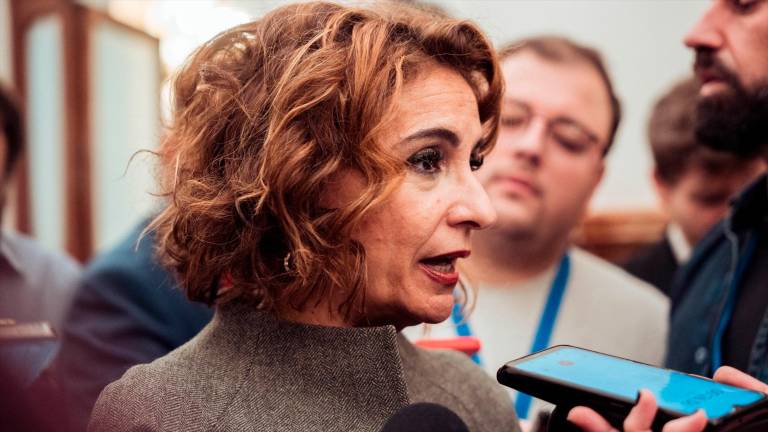 Montero reafirma que “pone la mano en el fuego” por su director de gabinete