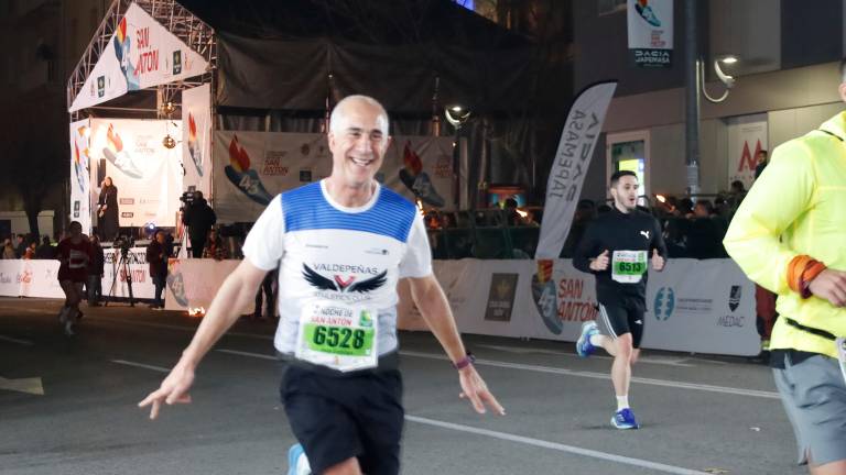 Reviva su llegada a la meta en la Carrera de San Antón 2026 con las mejores fotografías