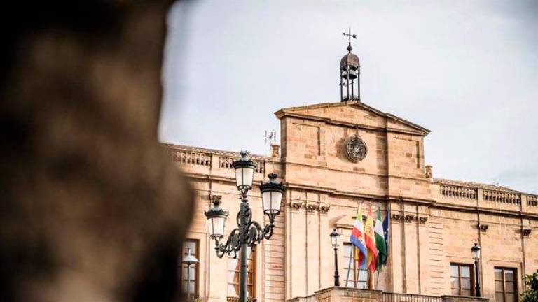 Linares aplaza el pleno sobre el estado de la ciudad por varios positivos en la Corporación