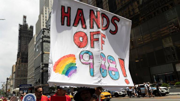 Protestas contra los planes de poner fin a los servicios de prevención del suicidio para jóvenes Lgbtq+ en Estados Unidos. / Gina M Randazzo / Contacto / Europa Press.