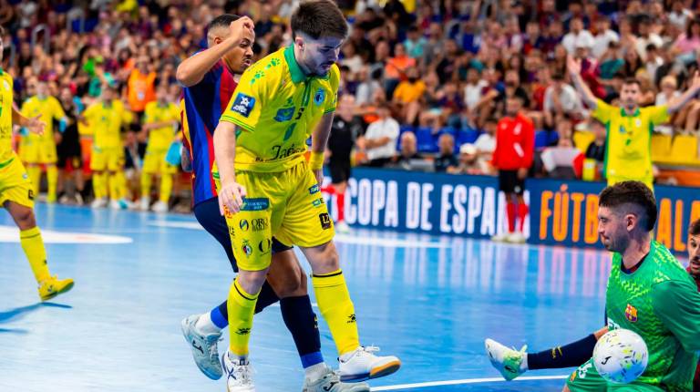 <i>Miquel Feixas para el disparo de Dani Zurdo. / RFEF.</i>