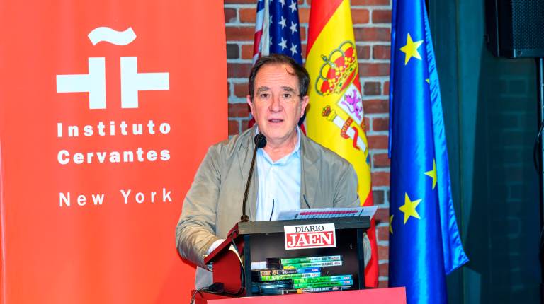 <i>Javier Valdivieso Odriozola, director del Instituto Cervantes de Nueva York</i>