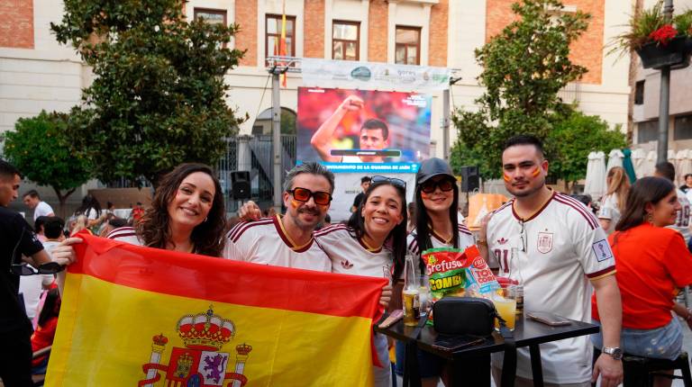 Fotogalería: Jaén se convierte en una fiesta para celebrar el triunfo de la selección