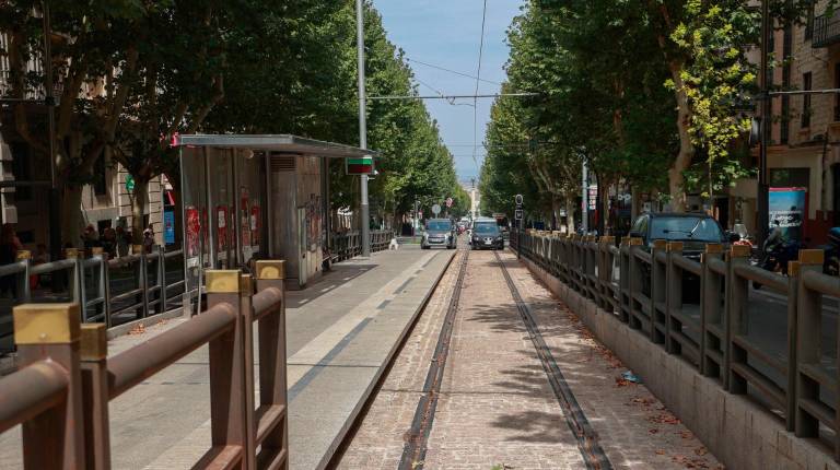 <i>Inicio del trazado del tranvía en el Paseo de la Estación. / Rocío Ruz / Europa Press. </i>