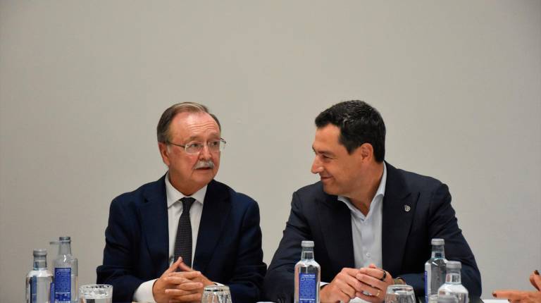 <i>El presidente de la Junta de Andalucía, Juanma Moreno y el presidente de Ceuta, Juan Jesús Vivas. / Europa Press. </i>