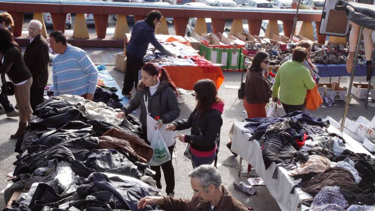 El mercadillo vuelve a celebrarse hoy con normalidad en su lugar habitual