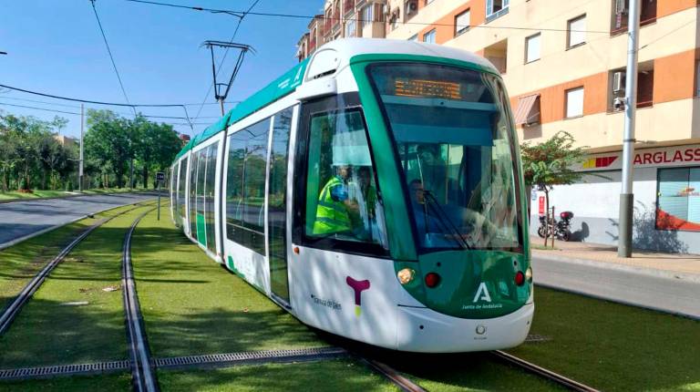 <i>Tranvía de Jaén en pruebas. / Junta de Andalucía. </i>