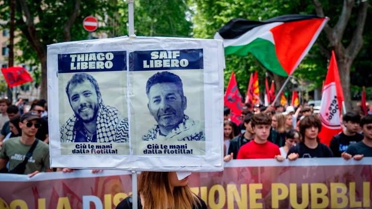 Israel deporta a los dos activistas que iban en una flotilla hacia Gaza