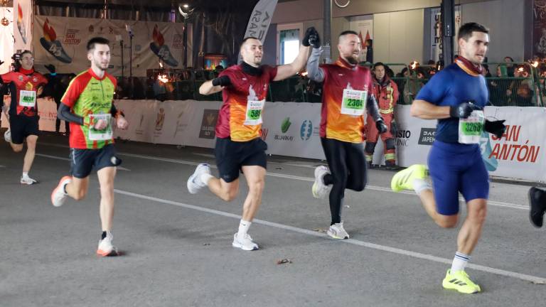 Reviva su llegada a la meta en la Carrera de San Antón 2026 con las mejores fotografías