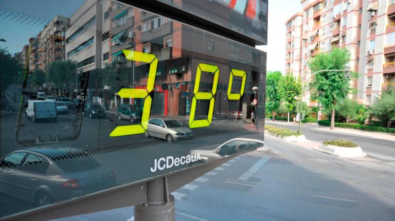 <i>Un termómetro de Jaén marca altas temperaturas en plena ola de calor. Archivo.</i>