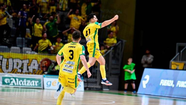 Celebración de uno de los goles de Mati Rosa, en el partido frente al Industrias Santa Coloma. / Juande Ortiz. 