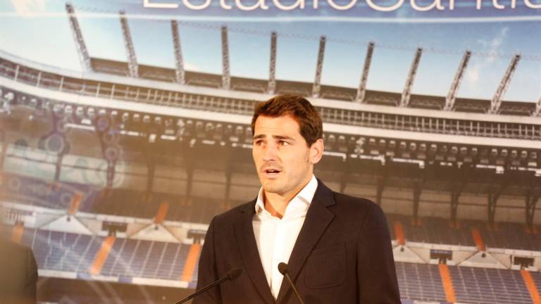 Iker Casillas anuncia su retirada deportiva