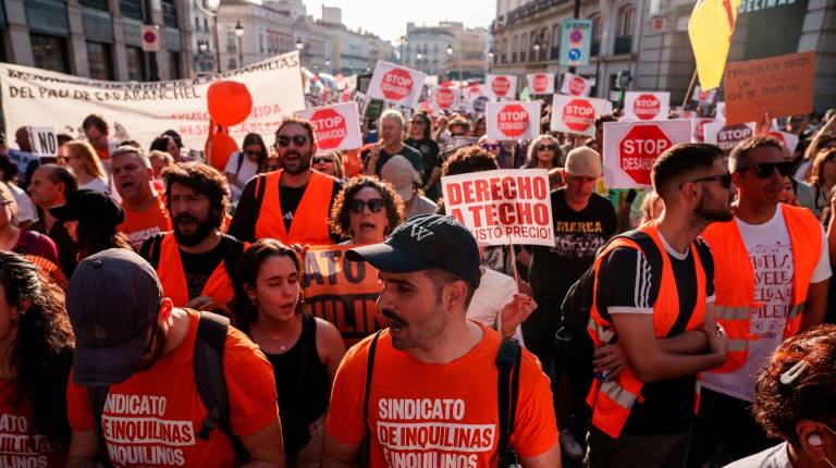 <i>Voluntarios del Sindicato de Inquilinas durante una manifestación. / Matias Chiofalo / Europa Press</i>