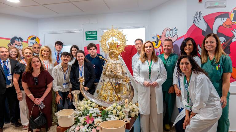 <i>La Virgen de la Capilla, en la visita al hospital. / Junta de Andalucía.</i>