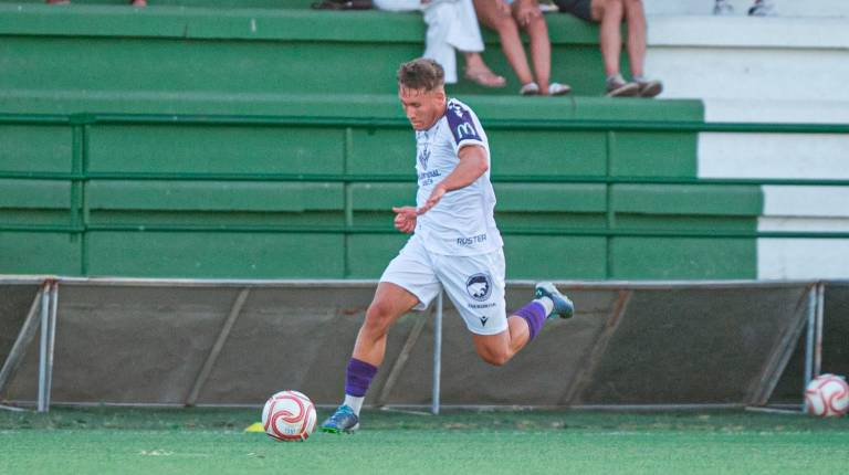 <i>Jugada de Rubén Ávila en el partido amistoso disputado ante el Cacereño. / Real Jaén.</i>