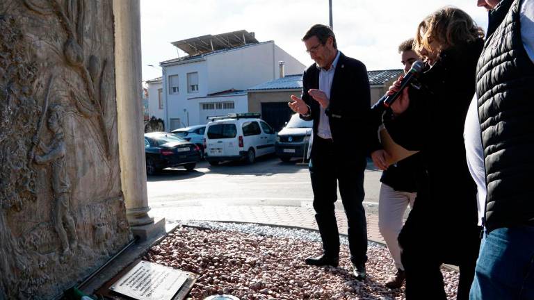 Huelma inaugura un nuevo monumento en homenaje a su historia y sus raíces