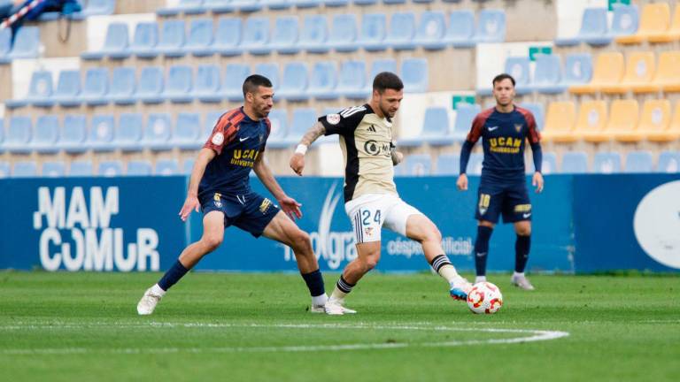 El Linares cosecha su primera derrota de la era Pedro Díaz (2-0)