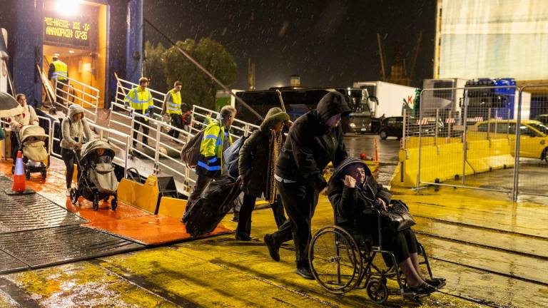 Más de 10.000 personas abandonan Santorini ante la escalada de terremotos