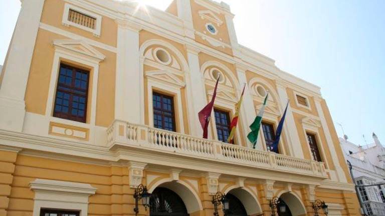Cesado un edil de Chiclana de la Frontera por exhibicionismo ante menores