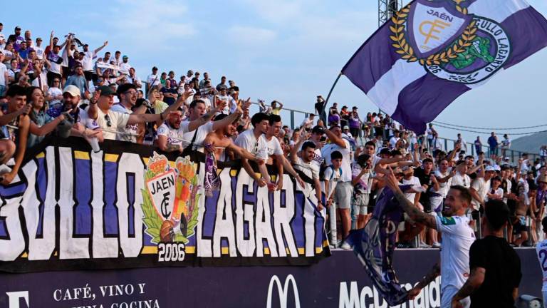 Locura en La Victoria con el Real Jaén, que va “de cabeza” a la final del ascenso (3-0)