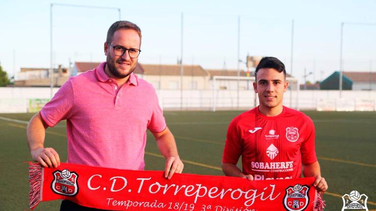 El joven Adri Gómez se convierte en nuevo jugador del conjunto rojillo