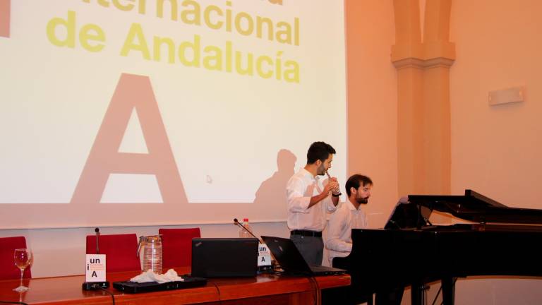 Juan Pinilla subraya la conexión del arte y la política