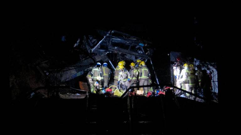 Muere el maquinista del tren descarrilado en Gelida tras la caída de un muro y hay tres heridos graves