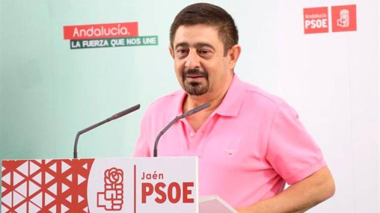 El PSOE-A ve a Moreno incapacitado para ser presidente y con un gobierno al que le saltan las costuras por todos lados