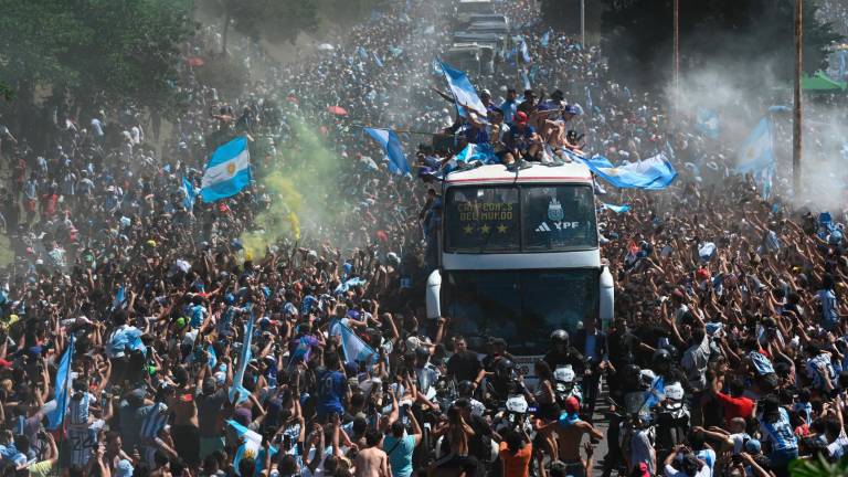 Buenos Aires enloquece con sus campeones del mundo en su inconcluso desfile