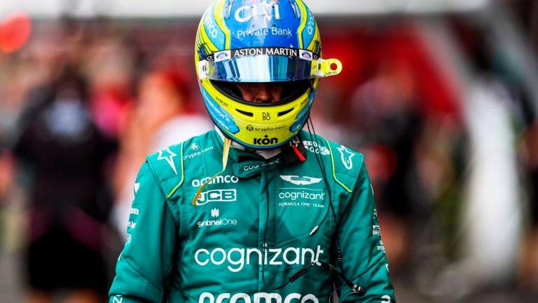 Fernando Alonso exprime el Aston Martin para salir segundo en Yeda