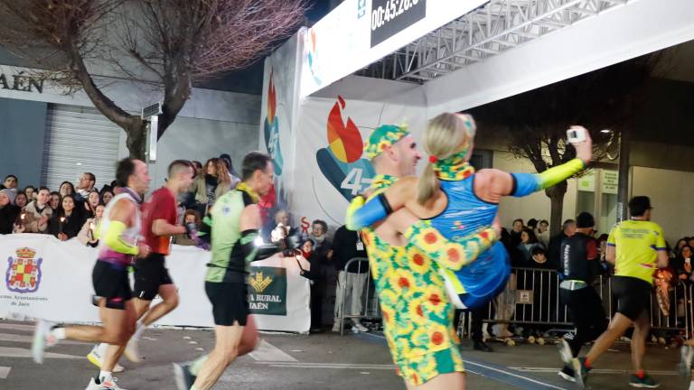 La emoción de los últimos metros de la Carrera de San Antón 2026, en imágenes