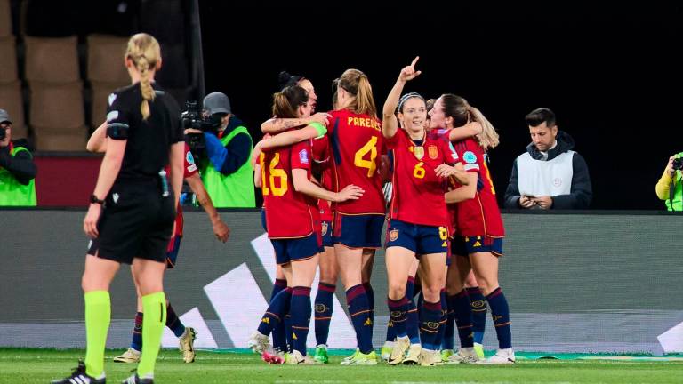 Las jugadoras celebran el gol de Aitana Bonmatí ante Francia. / Joaquín Corchero / AFP7 / Europa Press.