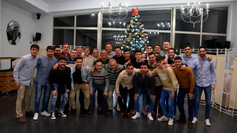 Los jugadores del Valdepeñas CF conmemoran las fiestas