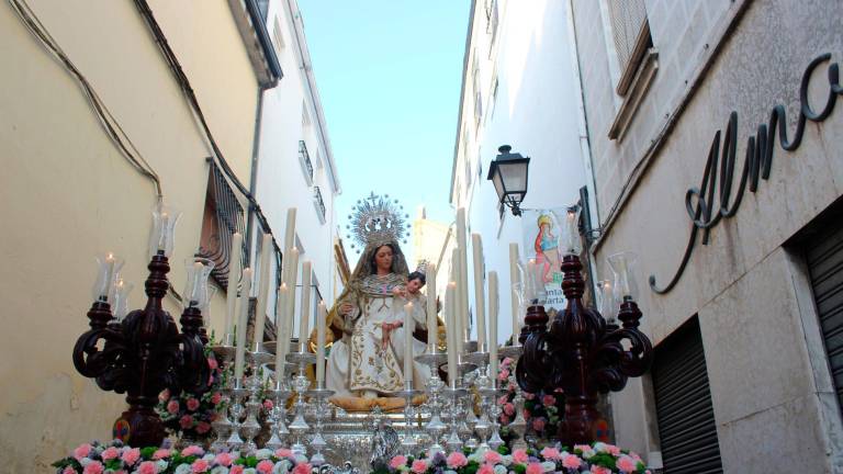 La Virgen del Buen Remedio llena de fervor y devoción las calles tuccitanas