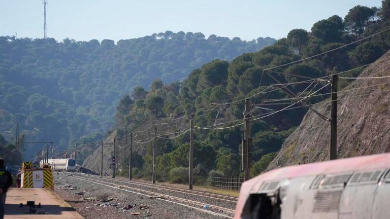Recuperados los tres cadáveres atrapados en el Alvia accidentado en Adamuz
