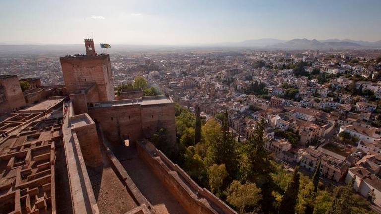 La Alhambra intervendrá en el terrado de las Caballerizas de la Alcazaba