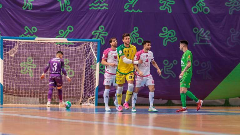 Tres puntos de oro del Jaén Paraíso Interior para dejar casi cerrada la cuarta posición