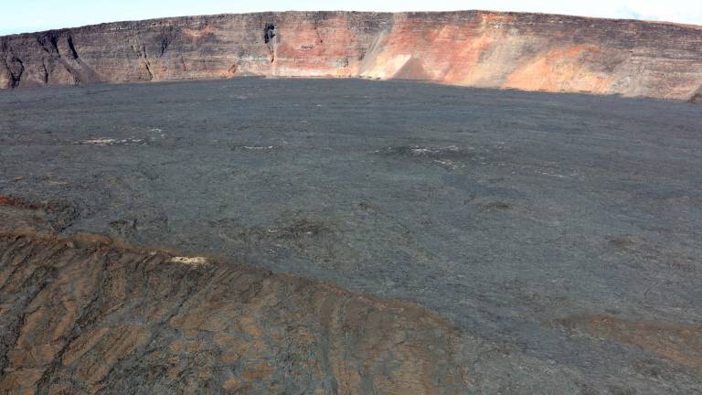 El volcán más grande del mundo entra en erupción en Hawái tras casi cuatro décadas dormido