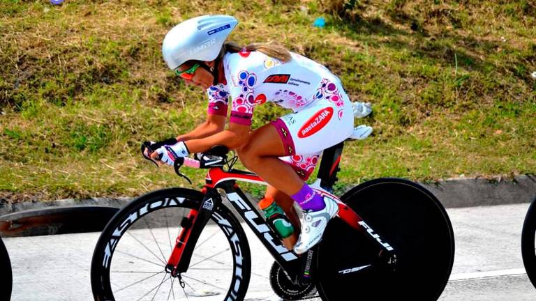 La interminable espera de Evelyn para volar a Linares