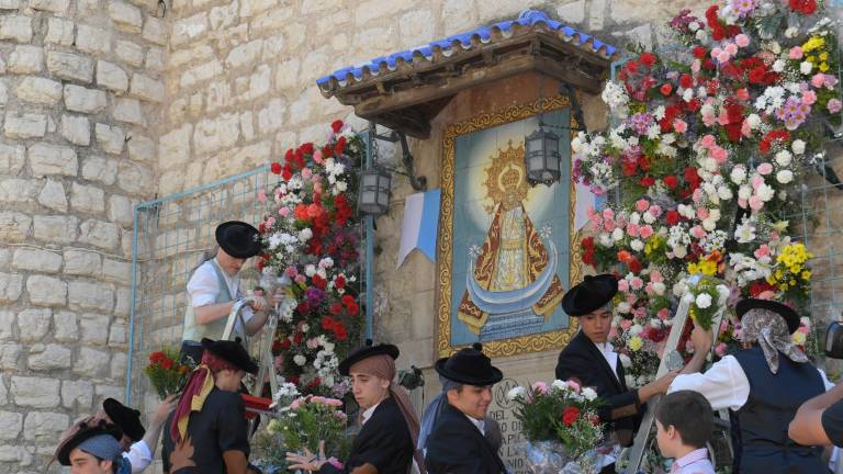 Un sinfín de flores y honores para la Reina de San Ildefonso