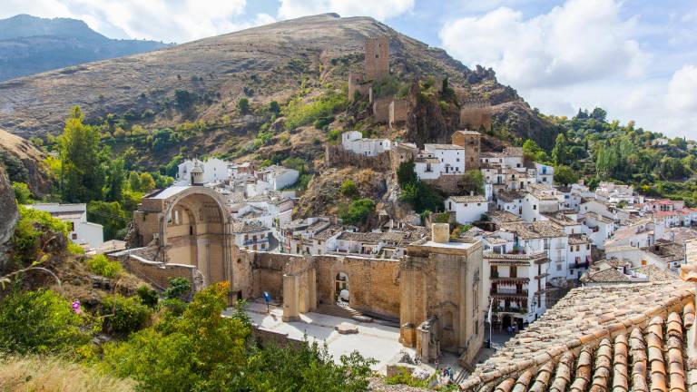 Menos viajeros y estancias más cortas: el turismo en la provincia retrocede en julio