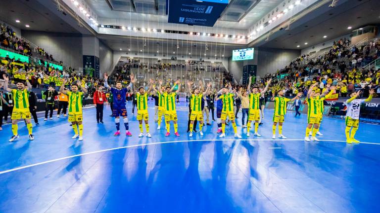 La fiesta del Jaén Paraíso Interior y su marea amarilla