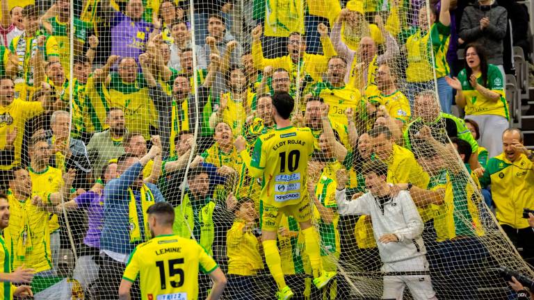 La fiesta del Jaén Paraíso Interior y su marea amarilla