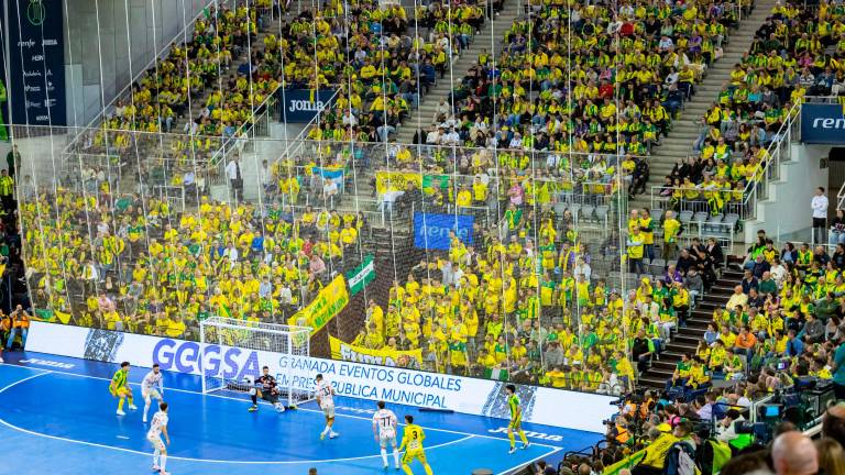 La fiesta del Jaén Paraíso Interior y su marea amarilla