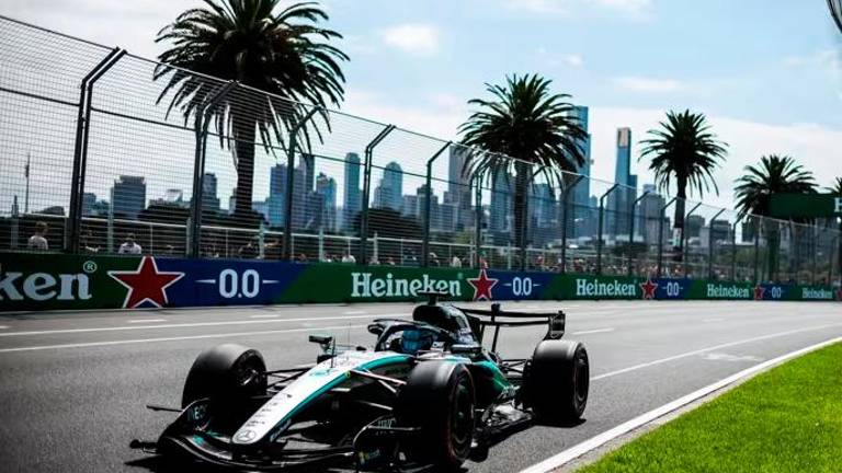 Primera línea para Mercedes y desastre para Alonso y Sainz