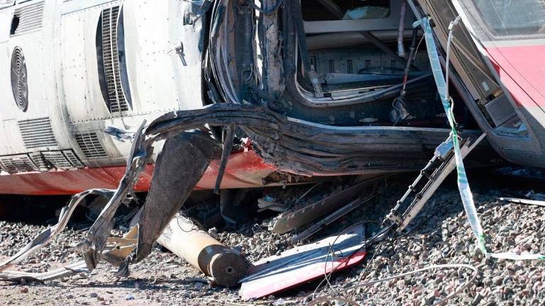 Más de 400 efectivos siguen trabajando en el operativo de emergencia por el accidente de tren de Adamuz
