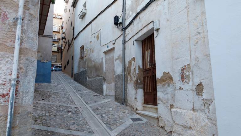 CALLE CALVARIO. Fachada de la vivienda que alberga, en su interior, unos baños del siglo XI. / Jason Moyano / Diario JAÉN.