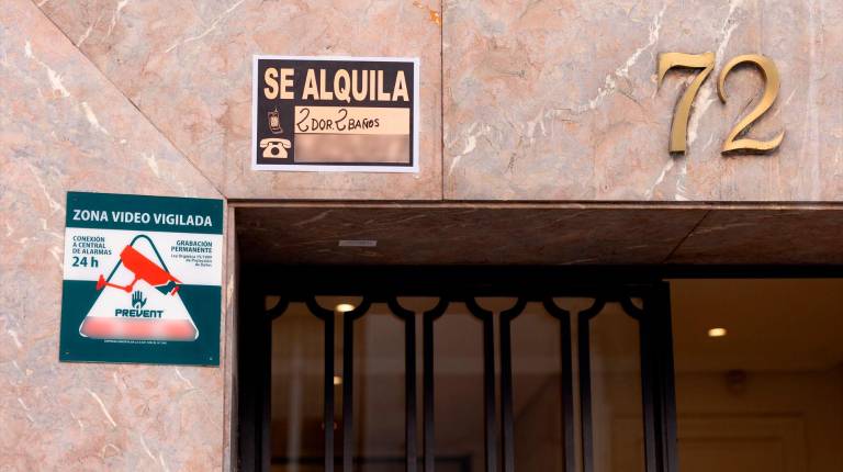 <i>Cartel de alquiler. / Eduardo Parra / Europa Press</i>