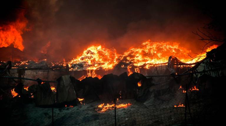 <i>Incendio en Tesalónica, en el norte de Grecia. / Vasilis Ververidis / Contacto / Europa Press.</i>