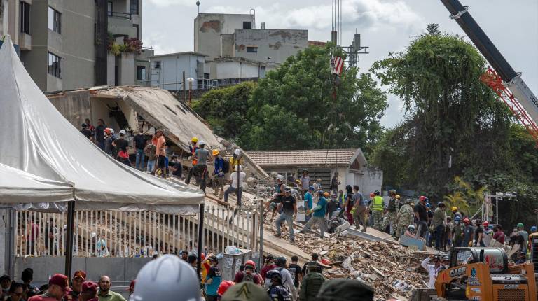 <i>Un edificio derruido en Caracas, Venezuela. / Jimmy Villalta / Contacto / Europa Press.</i>